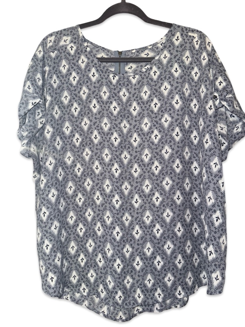 Maurices Blue and White Patterned Short Sleeve Blouse
